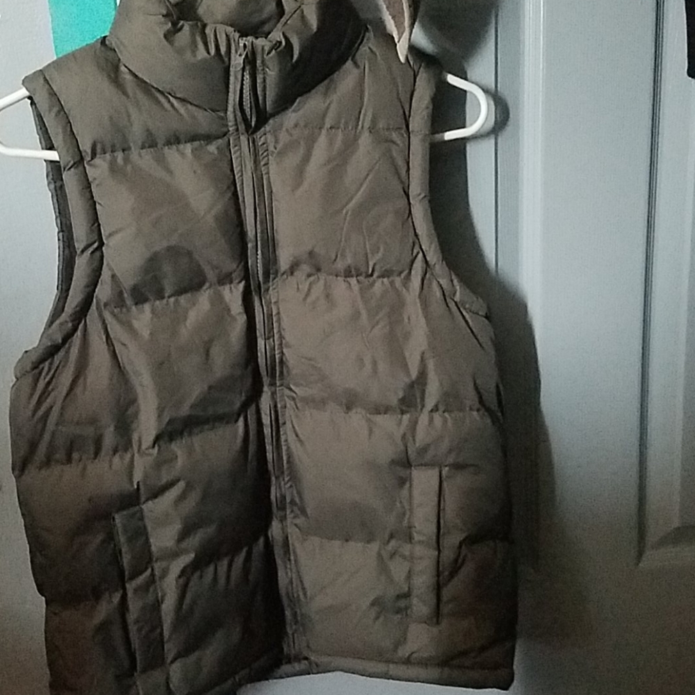 Puffy sleeveless jacket